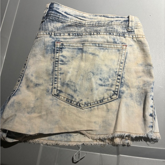 Womens Bleached Star Shorts - Picture 4 of 4